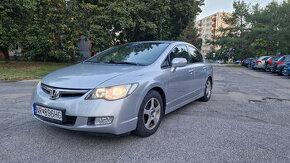 Honda Civic 1,3 hybrid 70kW sedan automat CVT