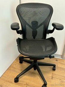 Zdravé sedenie - Herman Miller Aeron B - Black Edition - 1