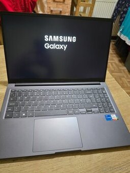 Samsung Galaxy BOOK 3 s i5 procesorom 13 generacie 8gb ram a