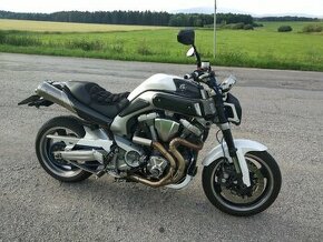 Yamaha MT01 - 1