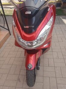 Hondu PCX 125 ako nova..