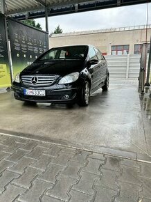 Mercedes Benz B180