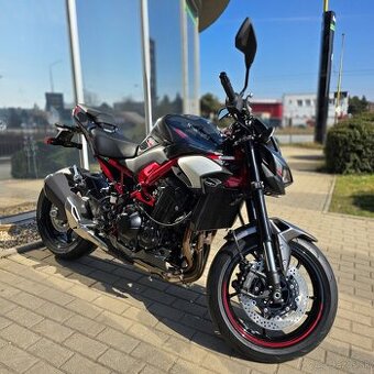 Kawasaki Z900 2025 červená