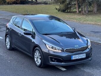 Ceed 5/2018 v záruke 1.4 benzin 77tis km Edicia Silver