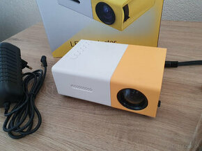 Predám projektor AAO YG300 - 600lumenov + SK manuál - 1