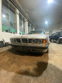 BMW E32 735i - 1