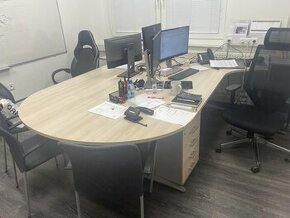 Zostava kancelárskeho nábytku – stôl, kabinet