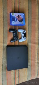 PS4 Slim 1TB + 2 ovládače a 3 hry