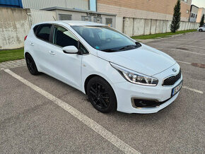 Kia Ceed 1.6 GDI SILVER - 1