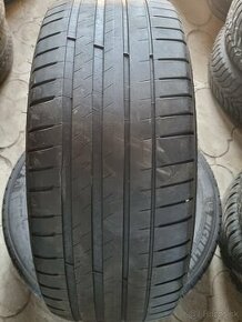 235/45R18 Michelin