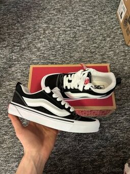 VANS KNU SKOOL