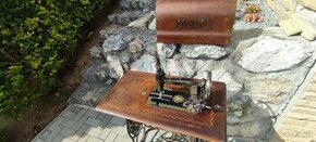Starý šijací stroj Singer zberateľský kus