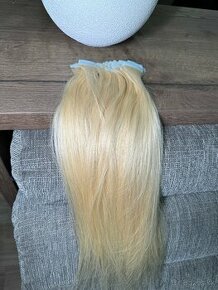 Tape in nove blond vlasy 50 cm