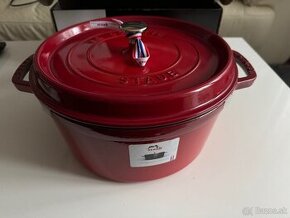 Profi liatinovy hrniec STAUB okrúhly 28 cm červený 6,7 l