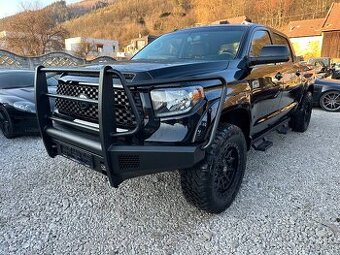 2017 Toyota Tundra Platinum 1794 5,7 V8 kola 35” lift 3”