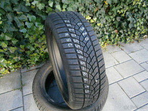 Predám 2x zimné pneu Goodyear RSC 205/55 R17 91H