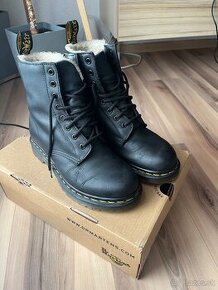 Dr. Martens, Serena