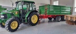 Traktor John Deere 5720 s návěsem GOMAR (10 t)