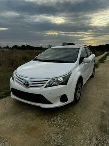 Toyota Avensis 1.6 benzín