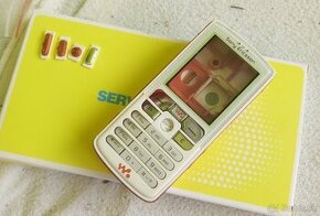 SONY ERICSSON W800i - NOVÝ KOMPLETNÝ KRYT