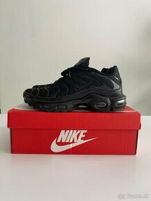 Nike Air Max Plus - Triple Black - 1