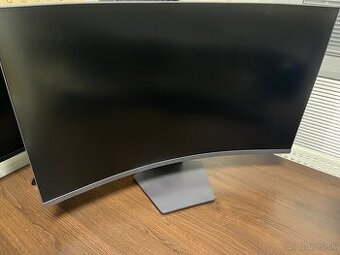 Predám 32” zaoblený herný monitor LG