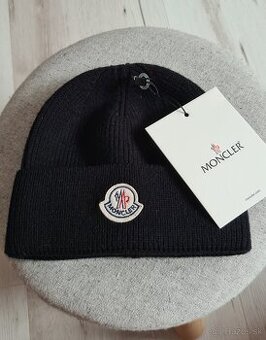 Moncler čiapka čierna