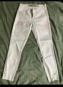 Biele nohavice skinny s vyšívaným vzorom - 1