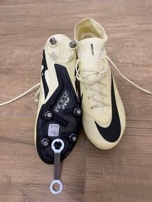 1. Triedne Futbalové kopačky Nike s kovovými štupľami