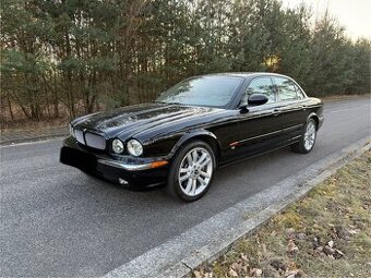 Jaguar XJR