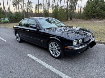 Jaguar XJR