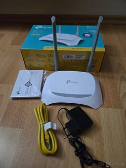 TP-Link router - 1