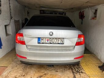 Kúpim zadné svetlo ľavé Škoda Octavia 3 sedan