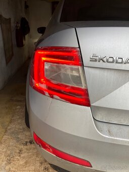 Kúpim zadné svetlo ľavé Škoda Octavia 3 sedan