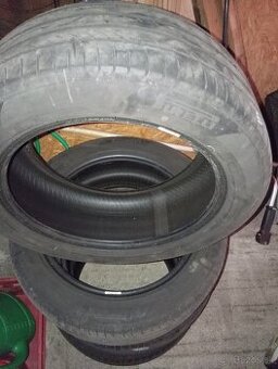 Predám pneu Pirelli 225x50 R17 - 1