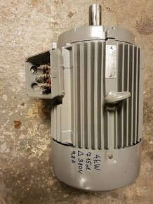 Predám pätkový el.motor 4kW 715ot hriadeľ 38mm - 1