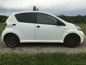 Toyota Aygo 2011 1.0 50kw - 1