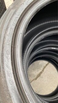 PIRELLI 295/40 R22