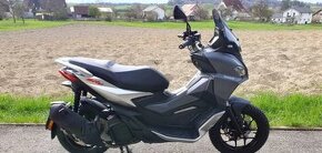 Nová APRILIA SR GT 125 URBAN E5 BLACK / SILVER.