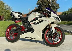 Triumph Daytona 675 - 1