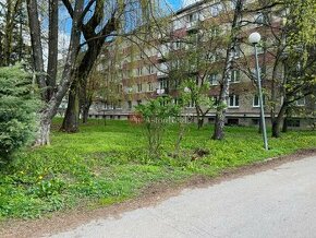 PREDAJ: TEHLOVÝ 2,5 izb. byt s balkónom, 64 m2 SÍDLISKO - B. - 1