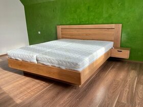 Dubová masívna posteľ s úložným priestorom