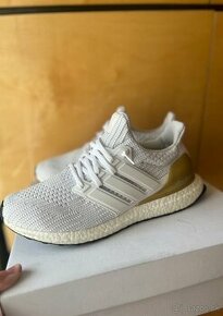 ADIDAS ULTRABOOST