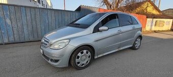 Mercedes B200 automat. (chyba prevodovky) STK a EK 06/2026