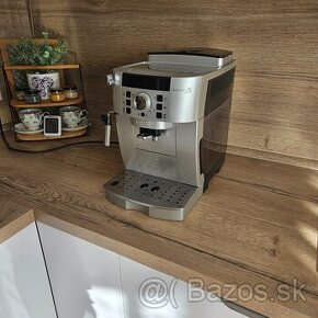 Kavovar delonghi