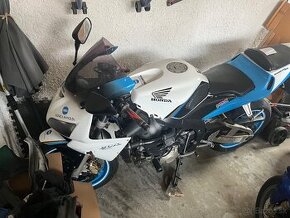 Honda CBR 600 RR  PC37