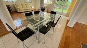 Stôl so stoličkami sklo/chróm/ekokoža