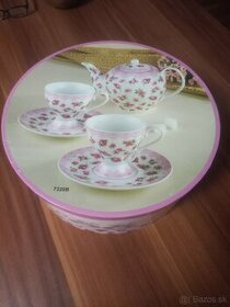 Vintage Veroni 2 tea cups and 1 teapot with gift box