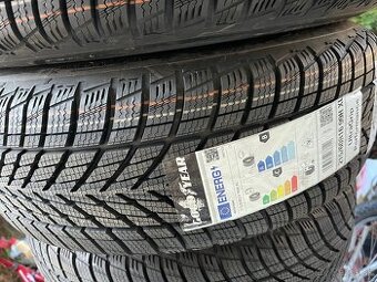 215/60 R 16 99H ULTRAGRIP PERFORMANCE 3 GOODYEAR