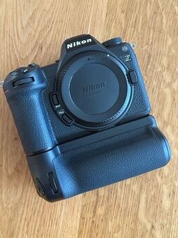 Nikon Z6 III + batériový grip Nikon MB-N14